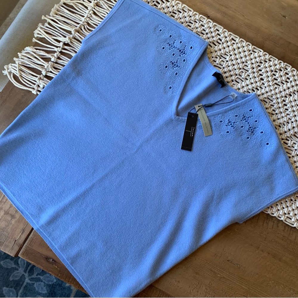 NWT TAHARI SLEEVELESS SWEATER VEST